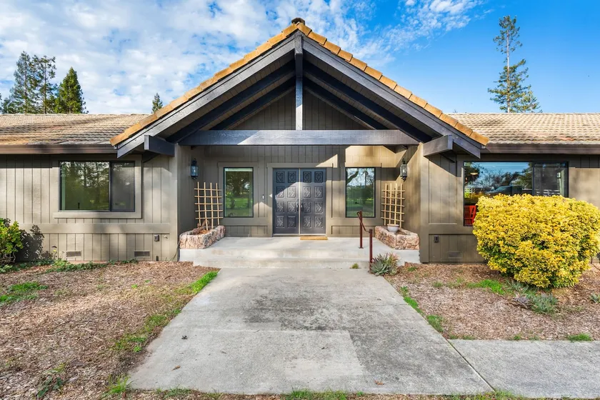Sebastopol Flower Farm Stay - Image 1