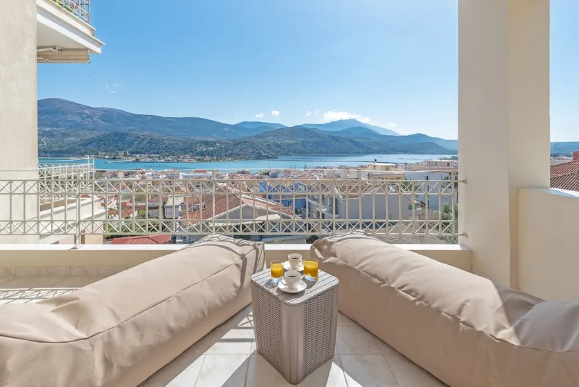 Alexandra's Cozy Sea View Apartment - Image 1