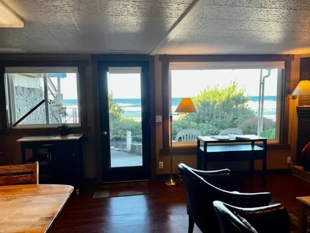 Cozy Oceanfront 1 bedroom condo. Chelan #9 - Image 1