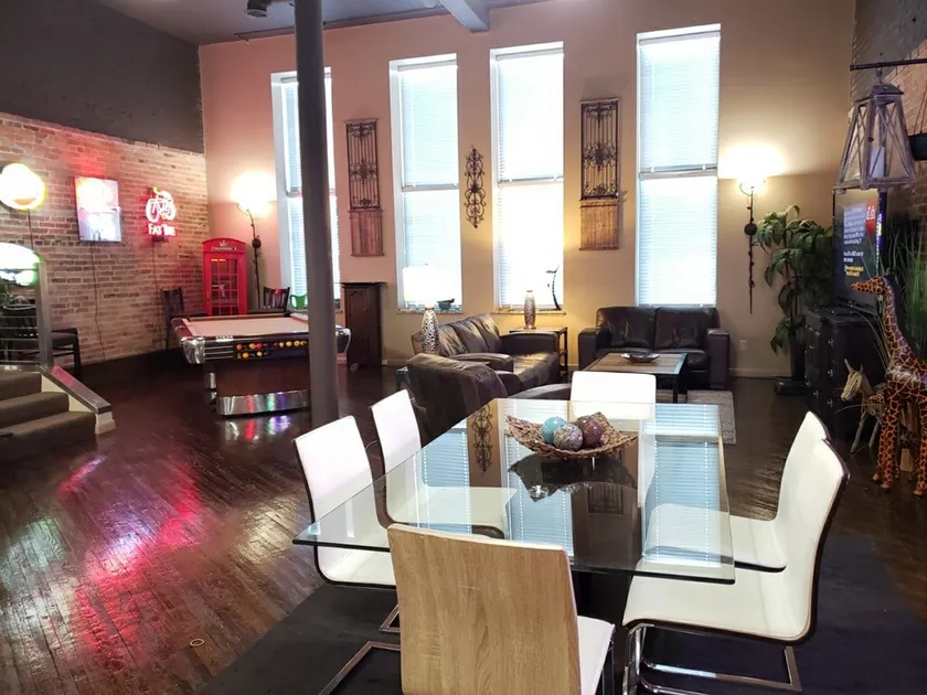 Private Loft Downtown! Great view - Image 1