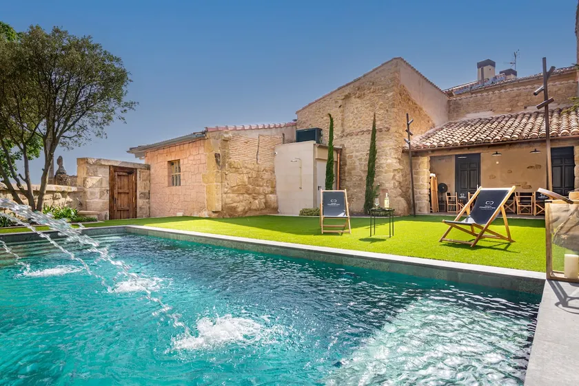A 16th century palace with every luxury and comfort - Image 1