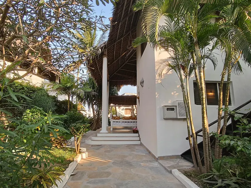 Kiboko apartment in villa with staff - center - Image 1