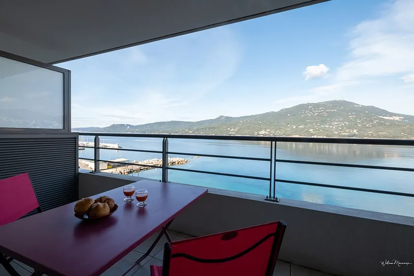 Beautiful Beachfront T2 - Image 1