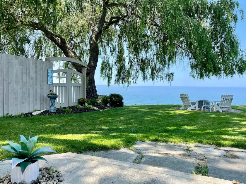Lydia's Lake Erie Cottage - Image 1