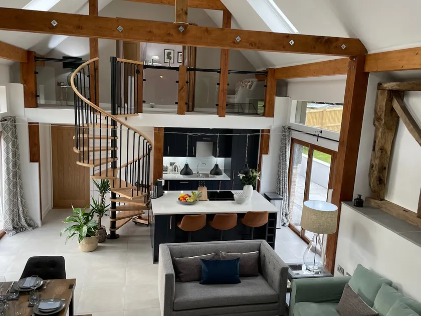Stylish Barn Conversion - Image 1