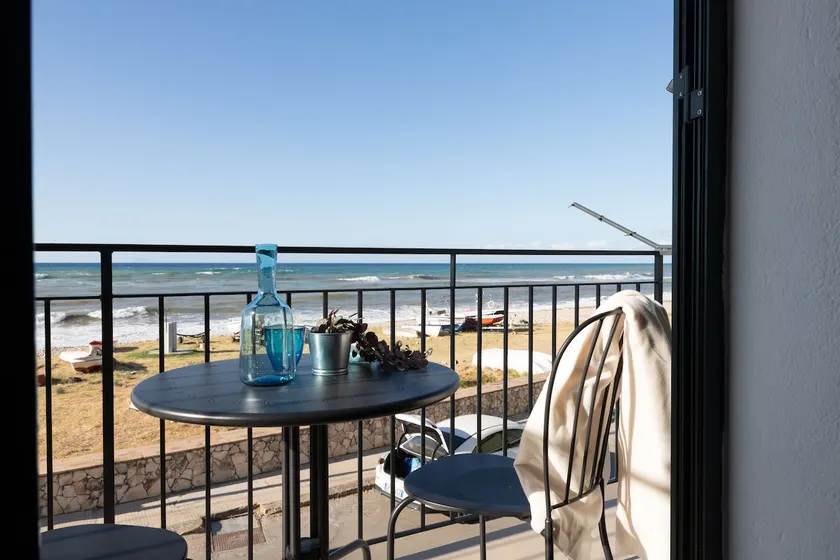 Tusa Bay. Enjoy the sea at 1BR house at the beach. - Image 1