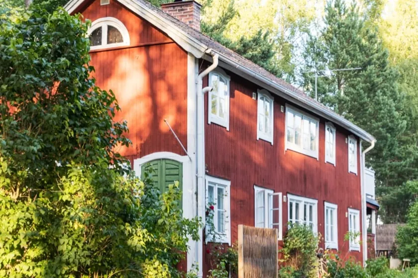 Large turn-of-the-century house in the archipelago. - Image 1