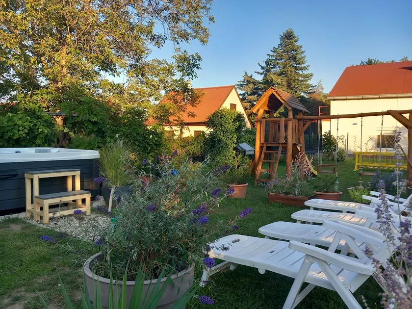 Agnes' Vineyard, Holiday home w jacuzzi/playground - Image 1