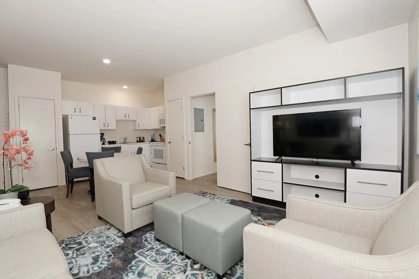 Three Bedroom/ Two Bath Suite with Full Kitchen - Image 1