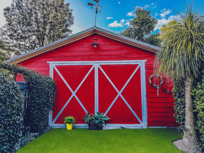 The Red Barn | Romantic Berry Retreat Walk to Town - Image 1