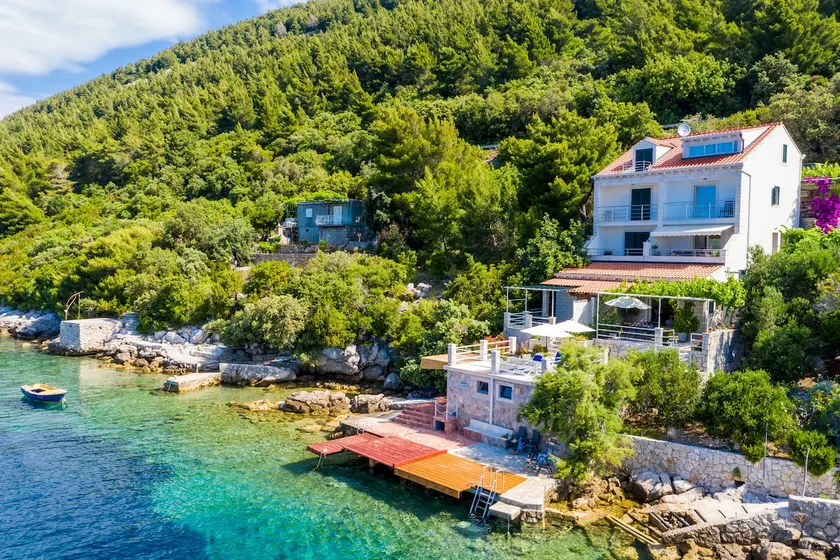 Apartments Ratac Lobrović with private beach and beautiful sunset - Image 1