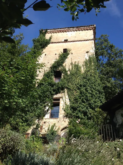 Der Turm im Borgo Fontanini aus dem 15. Jahrhundert - mit Blick auf die Berge - Image 1