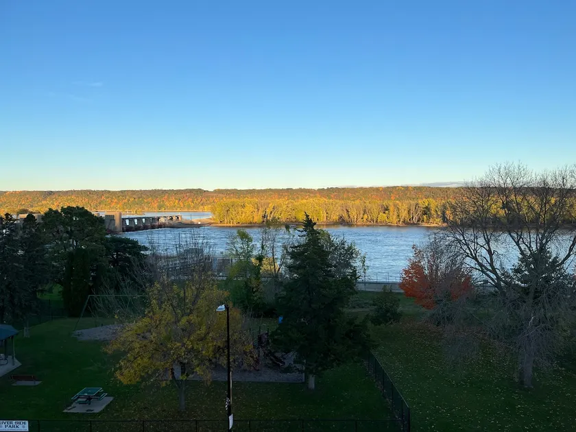 Dam River Penthouse - Image 1