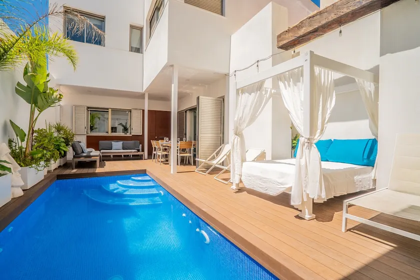 VILLA DE LUXE AVEC PISCINE PRIVÉE ET SALLE DE FILM - Image 1