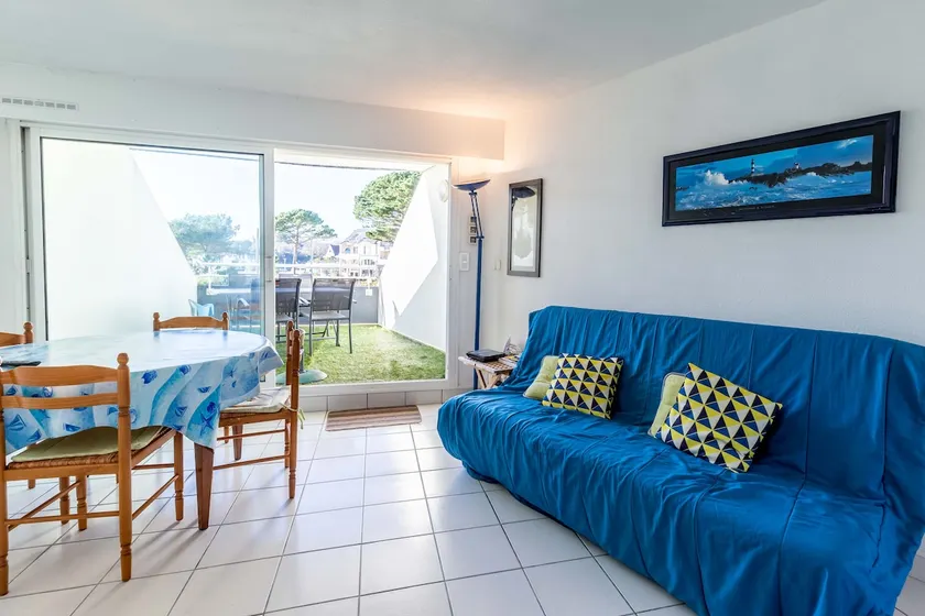 Beautiful apartment with terrace facing the sea - Image 1