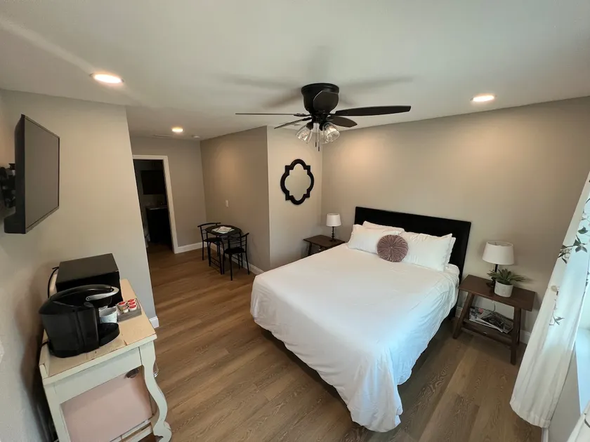 Clean & cozy private guest suite near beaches - Image 1
