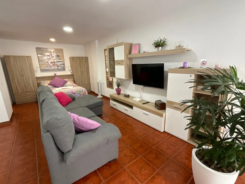 SLAM APARTMENT - Image 1