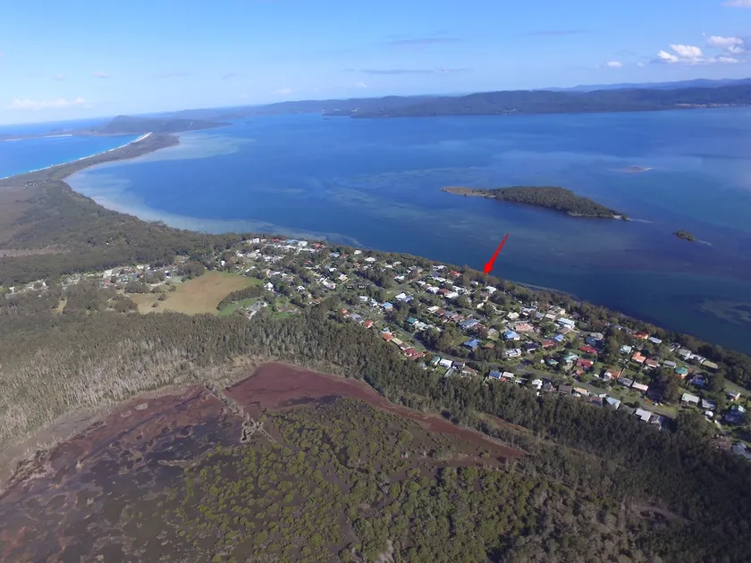 Wallis Lake Retreat-Between the ocean and the lake - Image 1