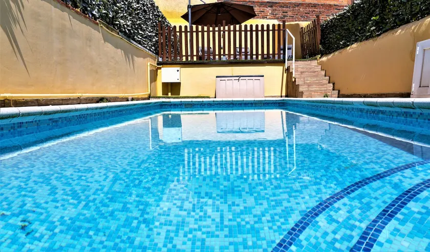 Breeze: Downtown house with pool near the beach - Image 1