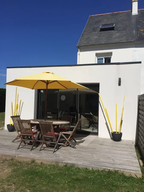 Walking distance to the beach, family home, quiet garden - Image 1