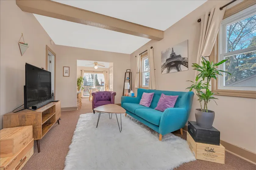 Cozy, remodeled bungalow near downtown Ferndale - Image 1