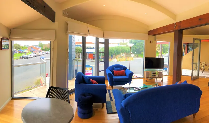 Couples Beachfront Retreat - Image 1