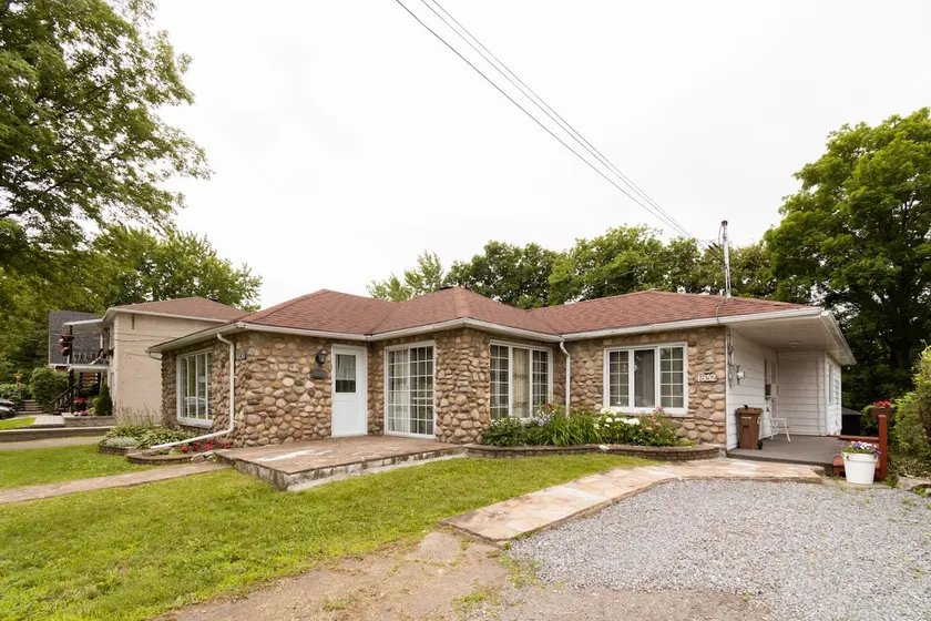 Cozy bungalow, Montreal - Image 1