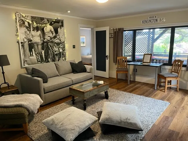 \"Kensington Quarters -your own boutique retreat\" - Image 1