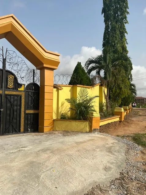 5 BDR Entire Home w/ Free parking - Image 1