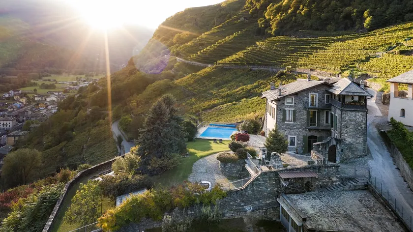Villa de Lupo, Vineyard Villa with Alpine Views - Image 1