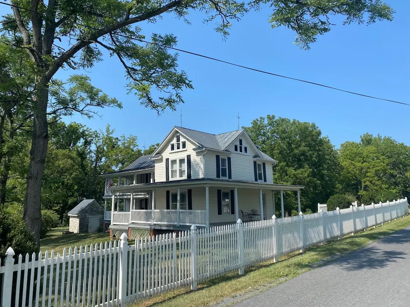 Springdale Mill Farmhouse with Spa House - Image 1