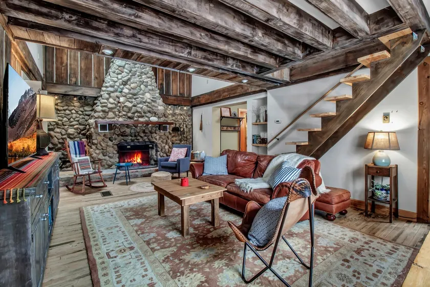 Rustic Cabin Wood Fireplace & Large Deck - Image 1