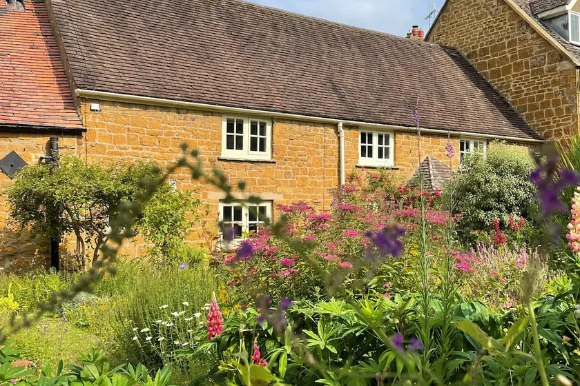 Cotswolds Cottage Ilmington with Wood Burning Stove & BBQ - pet friendly - Image 1