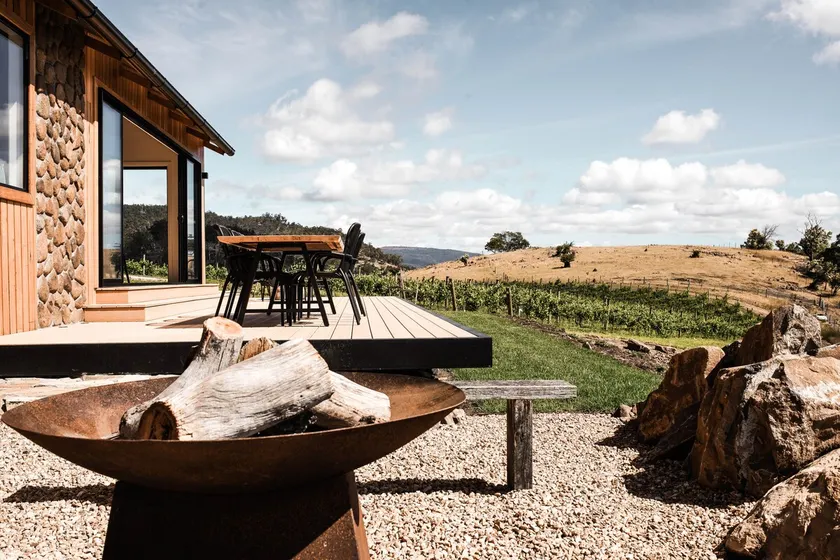 The Picker's Hut - Luxury Farm Stay - Image 1