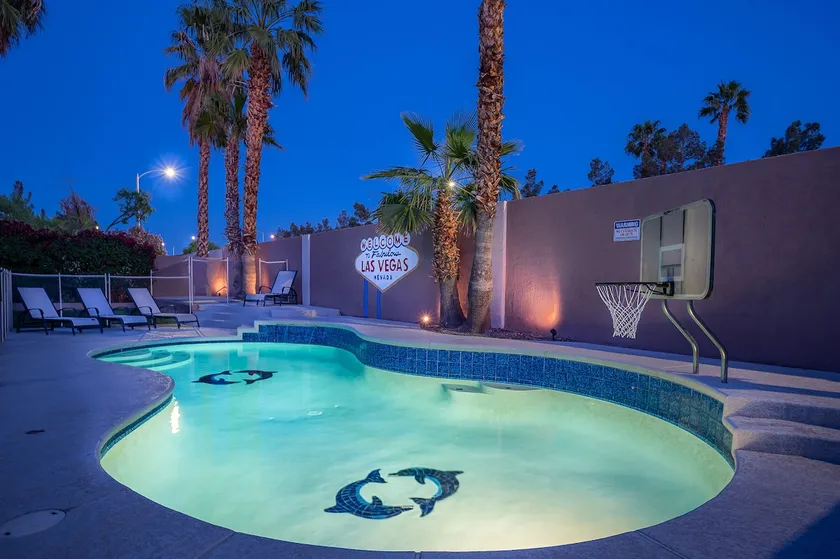 Las Vegas Heated pool, EV Charger, Near AP & Strip - Image 1