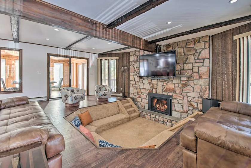 Countryside Pocono home in beach / lake community - Image 1