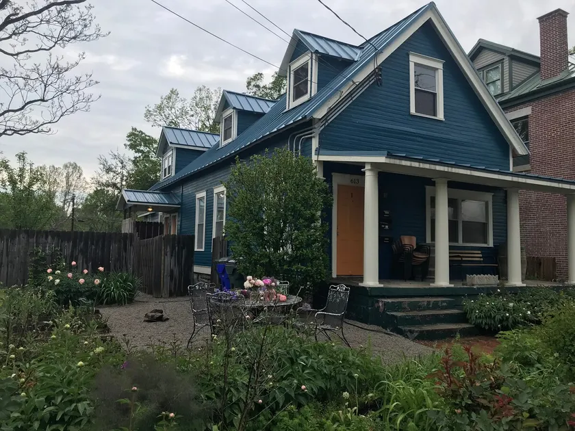The Blue House and Gardens: Unit 2 - Image 1
