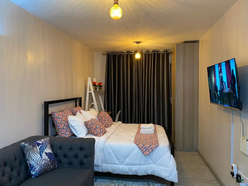 Amazing Cosy Studio Near Airport with Rooftop View - Image 1