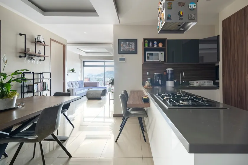 Luxurious Apartment with Exclusive Amenities - Image 1