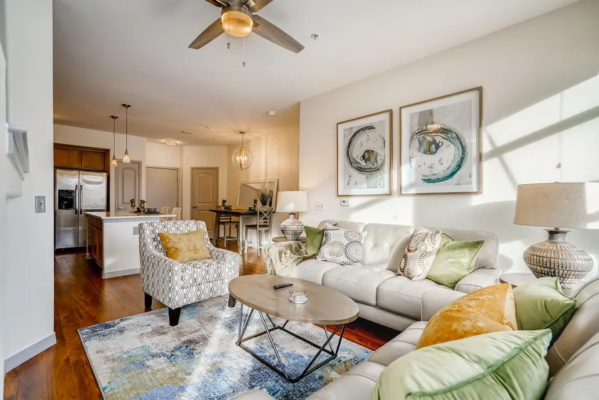 Luxury, 1Bed,2Bath,&Futon, 2min to LightRail,Mall - Image 1