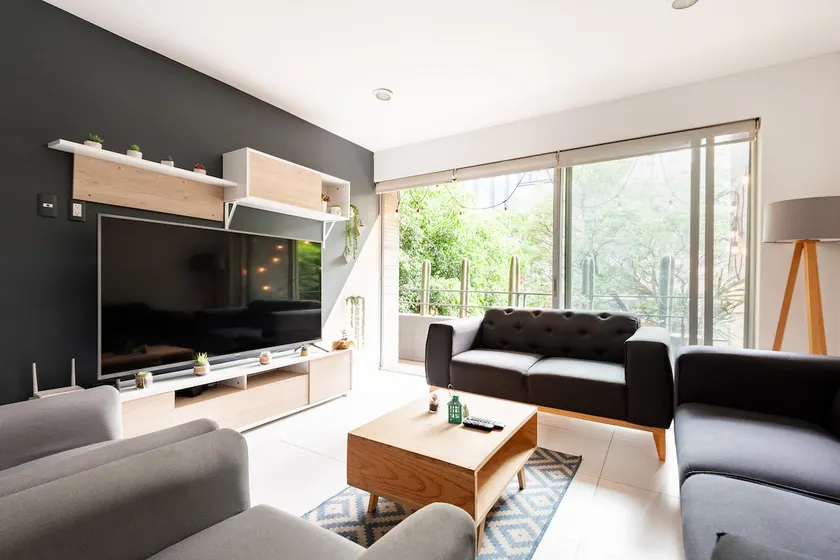 Awesome Modern Flat in Top Location - Image 1