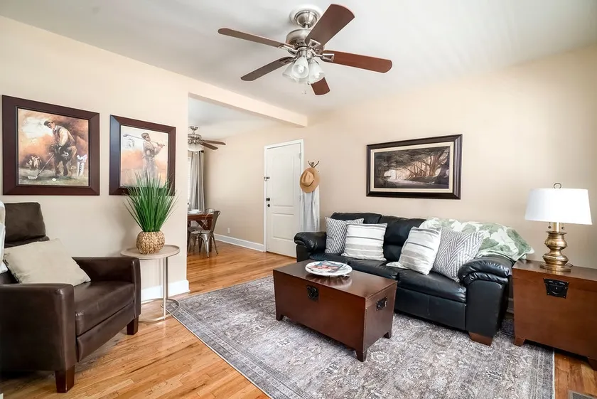 Golf & Downtown | king bed | 2BR townhouse - Image 1