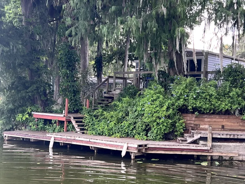 Waterfront Cottage on the Harris chain in Leesburg  - Image 1