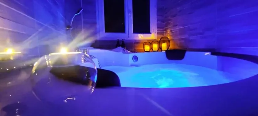 Cottage for 2 with whirlpool bathtub, 20 minutes from the sea - Image 1