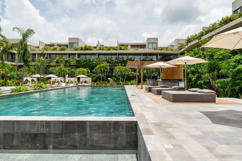 Comfortable 2BR | Pool, Parking & Beach Transfer - Image 1