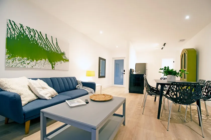 Chic apartment beside canal and near beach - Image 1