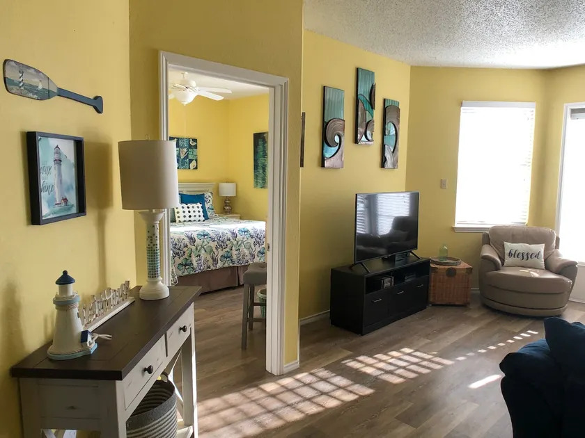 \"Brighton\" fun-in-the-sun 2-bdrm 1st floor Beach Club condo! - Image 1