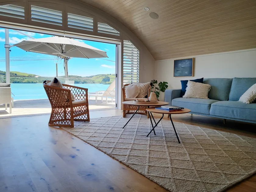 The Boatshed, Luxury Waterfront Accommodation - Image 1