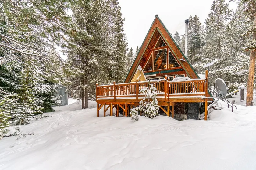 Crescent Lake Cabin - Image 1