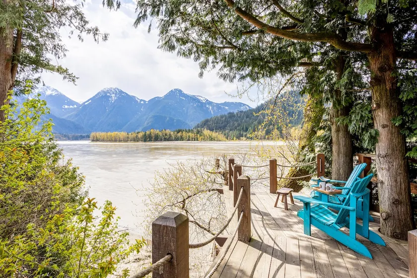 Fraser River Waterfront Cottage in Hope BC - Image 1